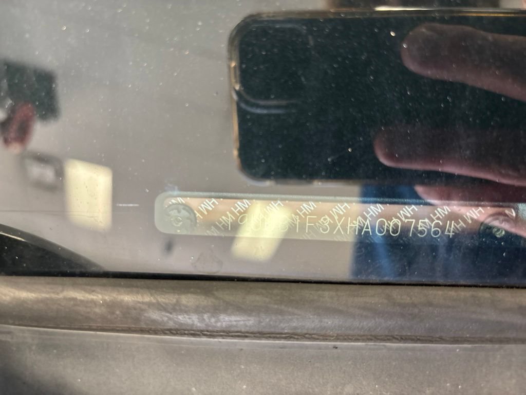Used 2017 Acura TLX FWD image 3