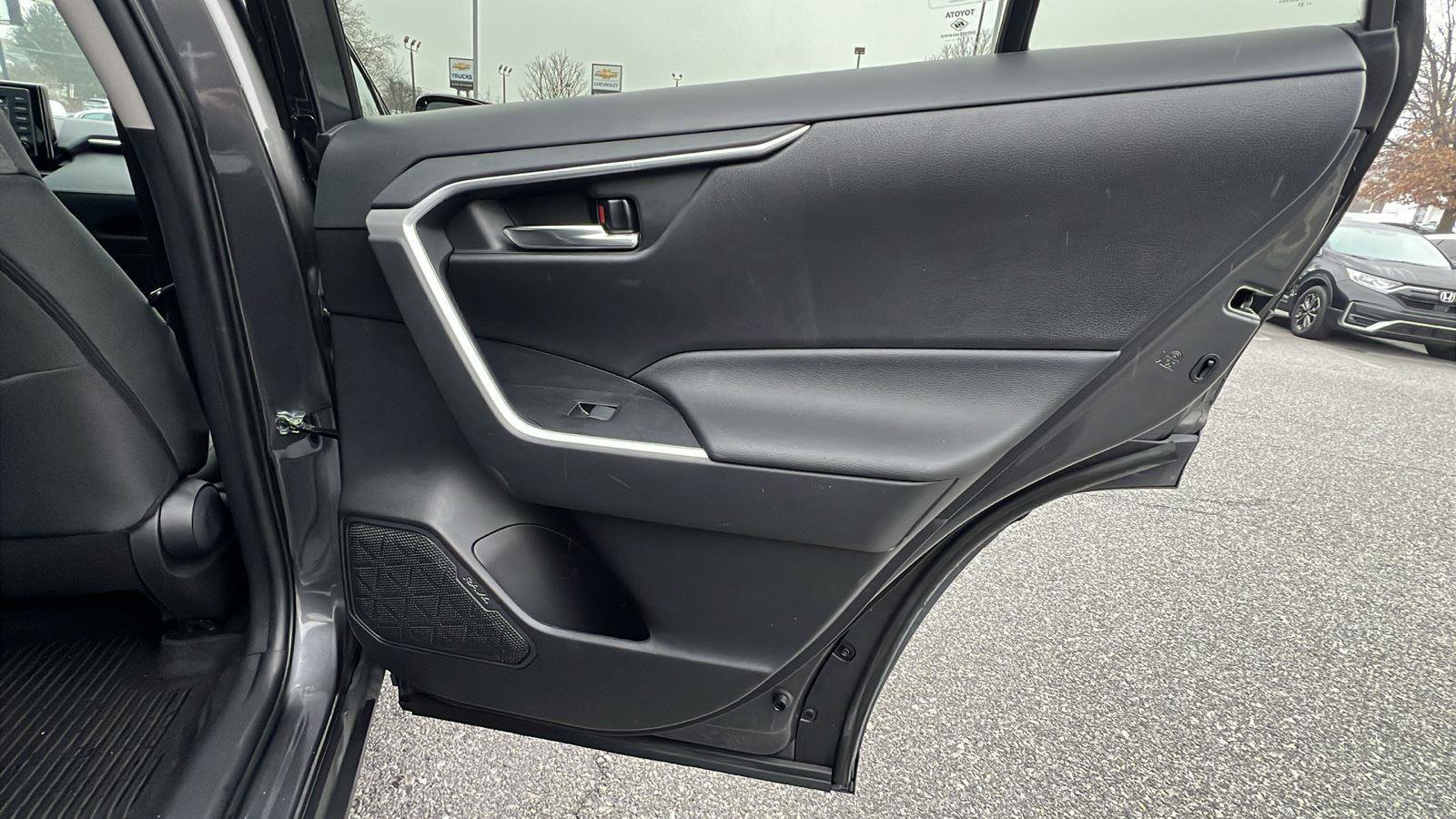 Used 2021 Toyota RAV4 XLE image 14