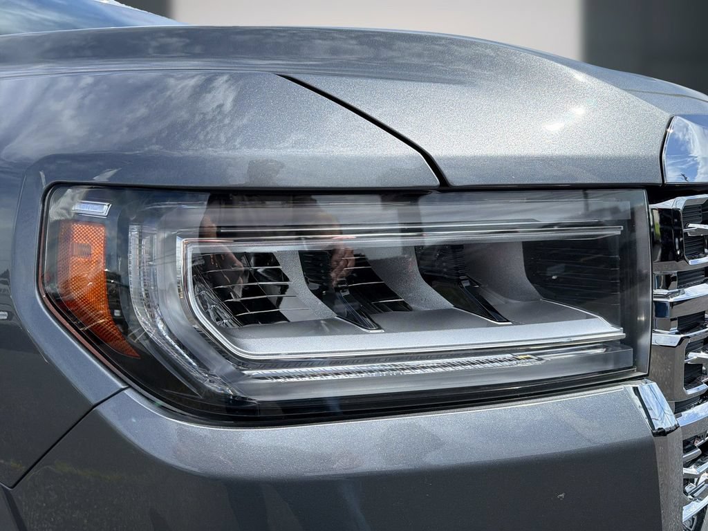 Used 2021 GMC Acadia Denali w/ Denali Technology Package FWD image 11