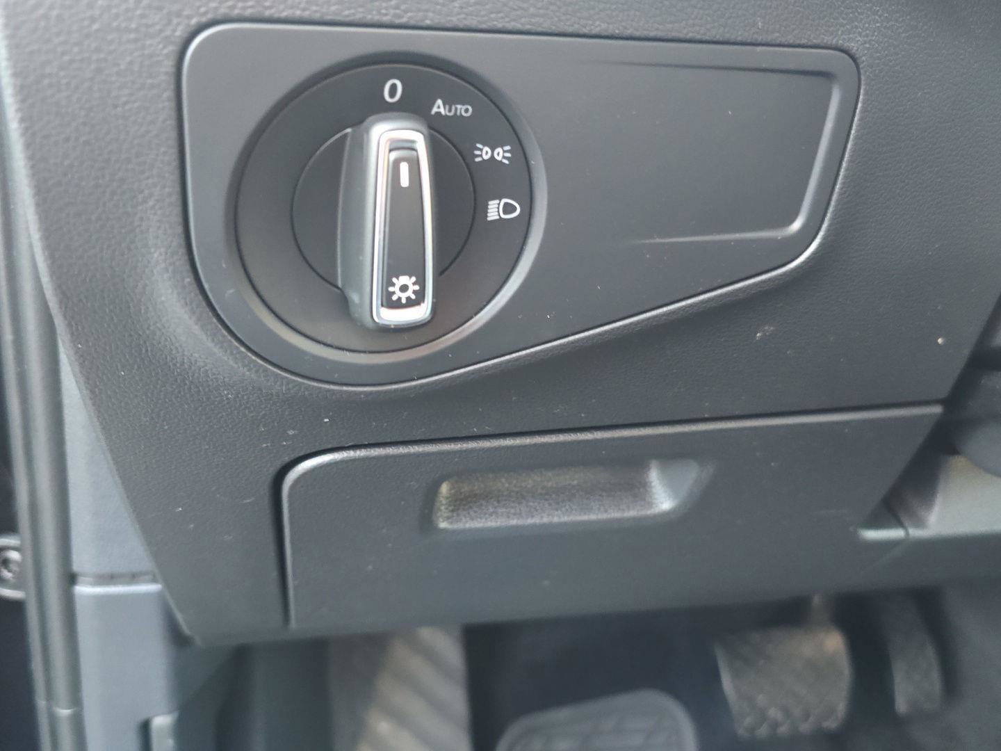 Used 2022 Volkswagen Tiguan SE w/ Panoramic Sunroof Package image 18