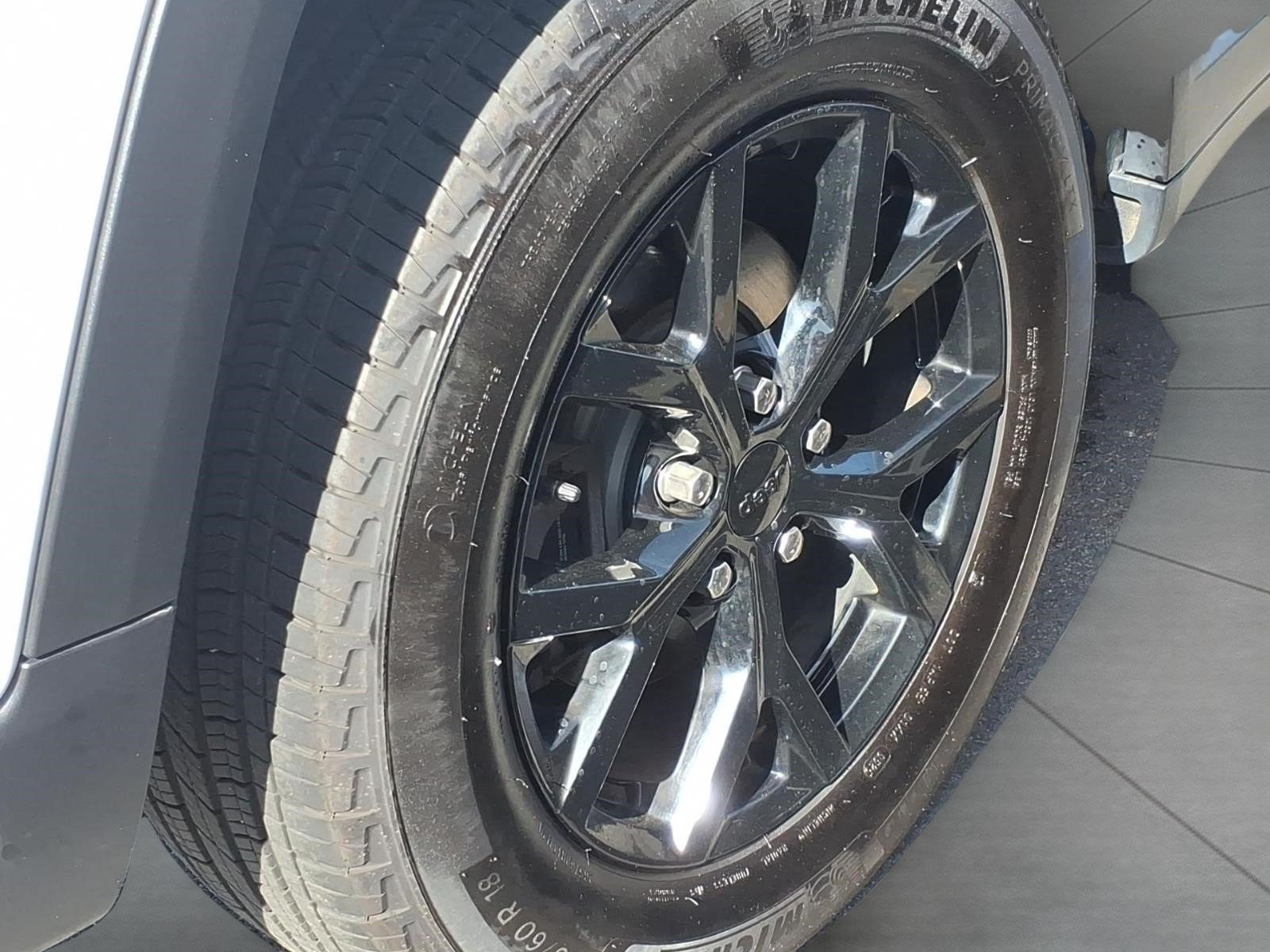 Used 2025 Jeep Grand Cherokee Altitude AWD/4WD image 5