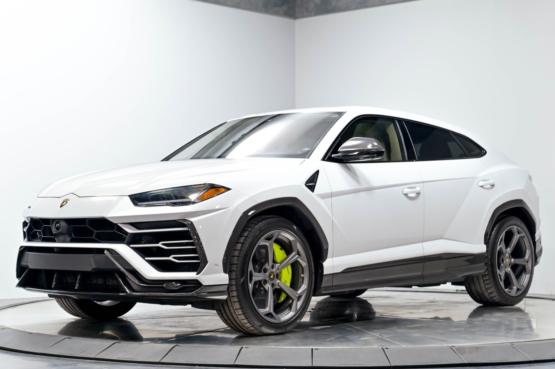 Used 2020 Lamborghini Urus AWD/4WD image 2