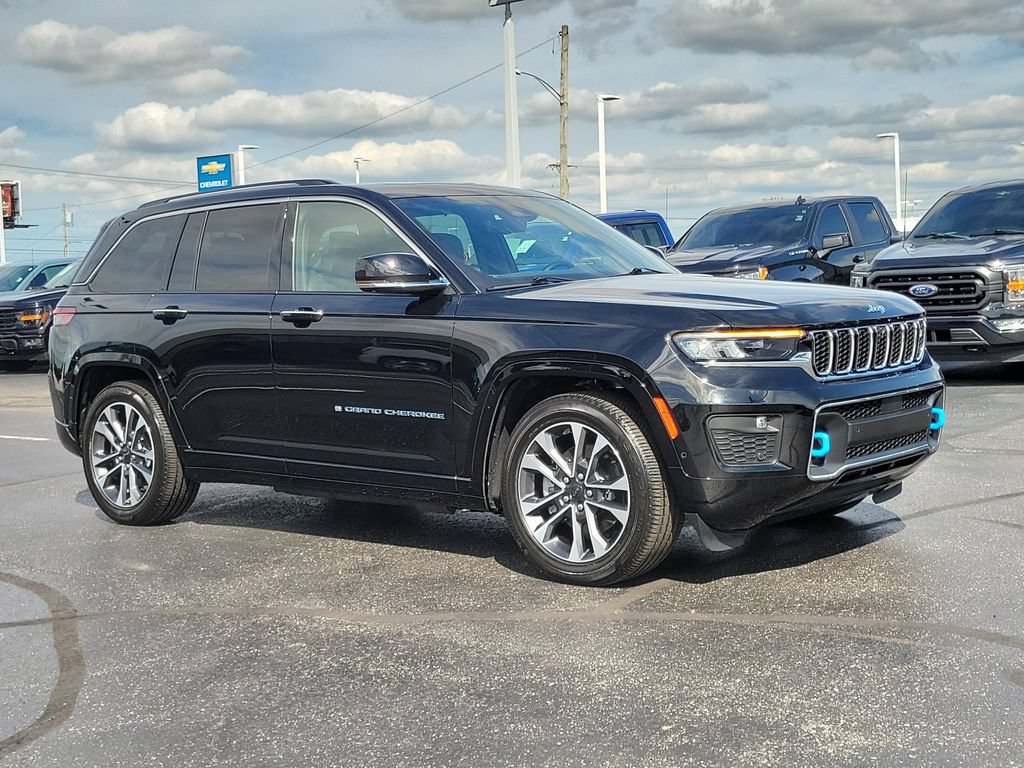 Used 2023 Jeep Grand Cherokee Overland w/ Advanced Protech Group III AWD/4WD image 1