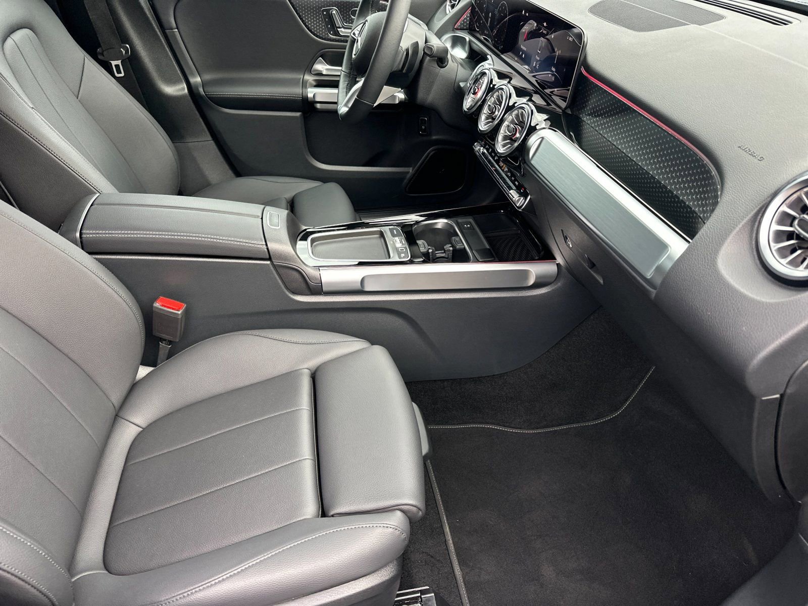 Certified 2026 Mercedes-Benz GLB 250 4MATIC image 15