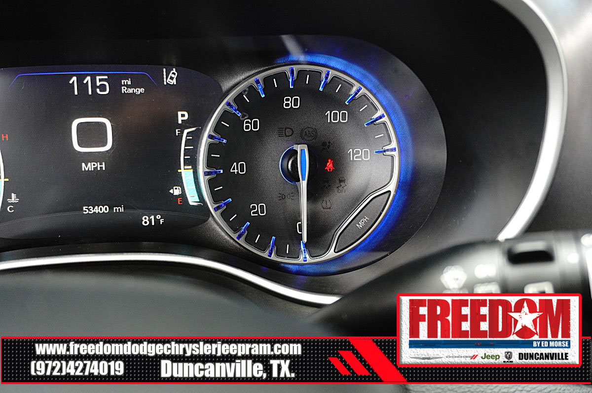 Used 2024 Chrysler Pacifica Touring-L FWD image 32