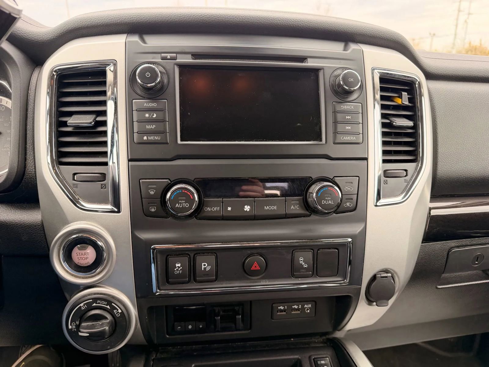 Used 2019 Nissan Titan SV w/ SV Convenience Package image 37