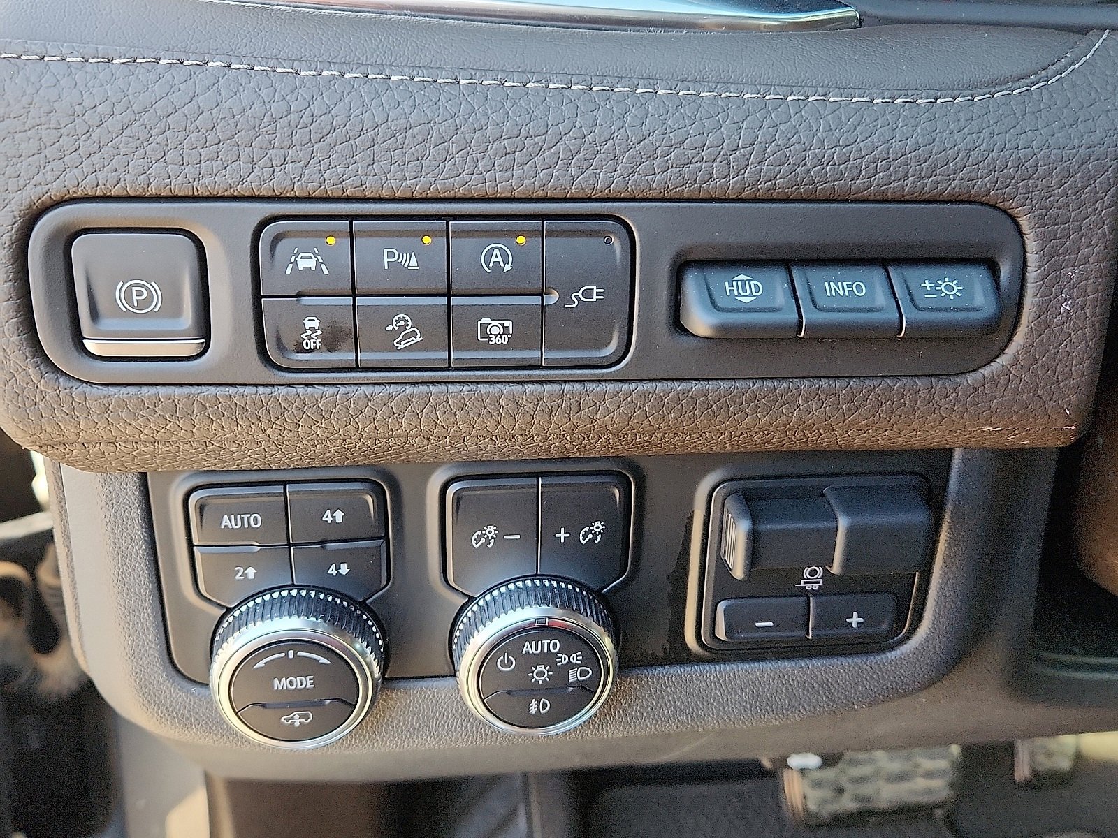 Used 2022 GMC Yukon XL Denali w/ Max Trailering Package image 16