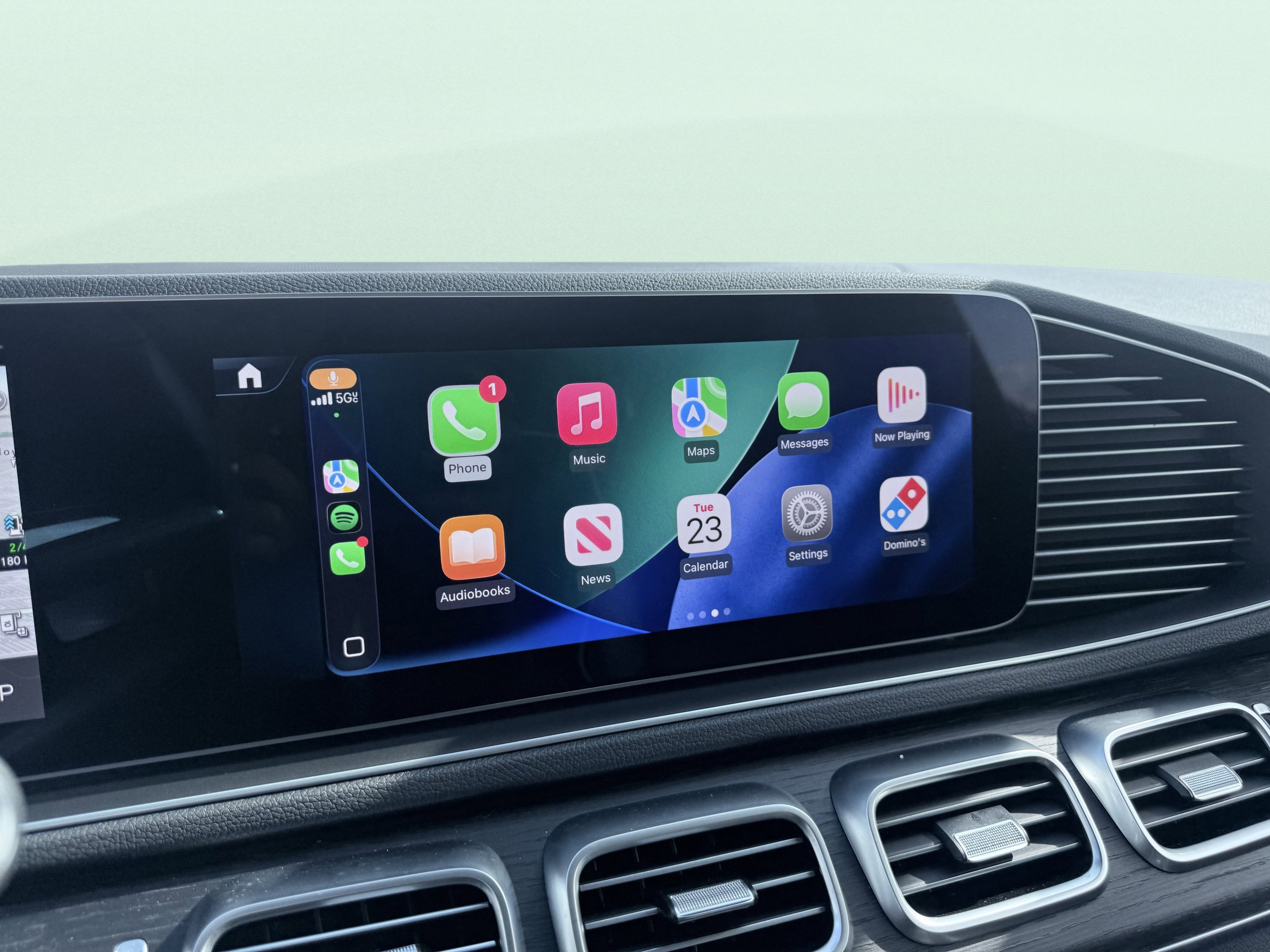 Used 2025 Mercedes-Benz GLE 450e 4MATIC w/ AMG Line Exterior image 68