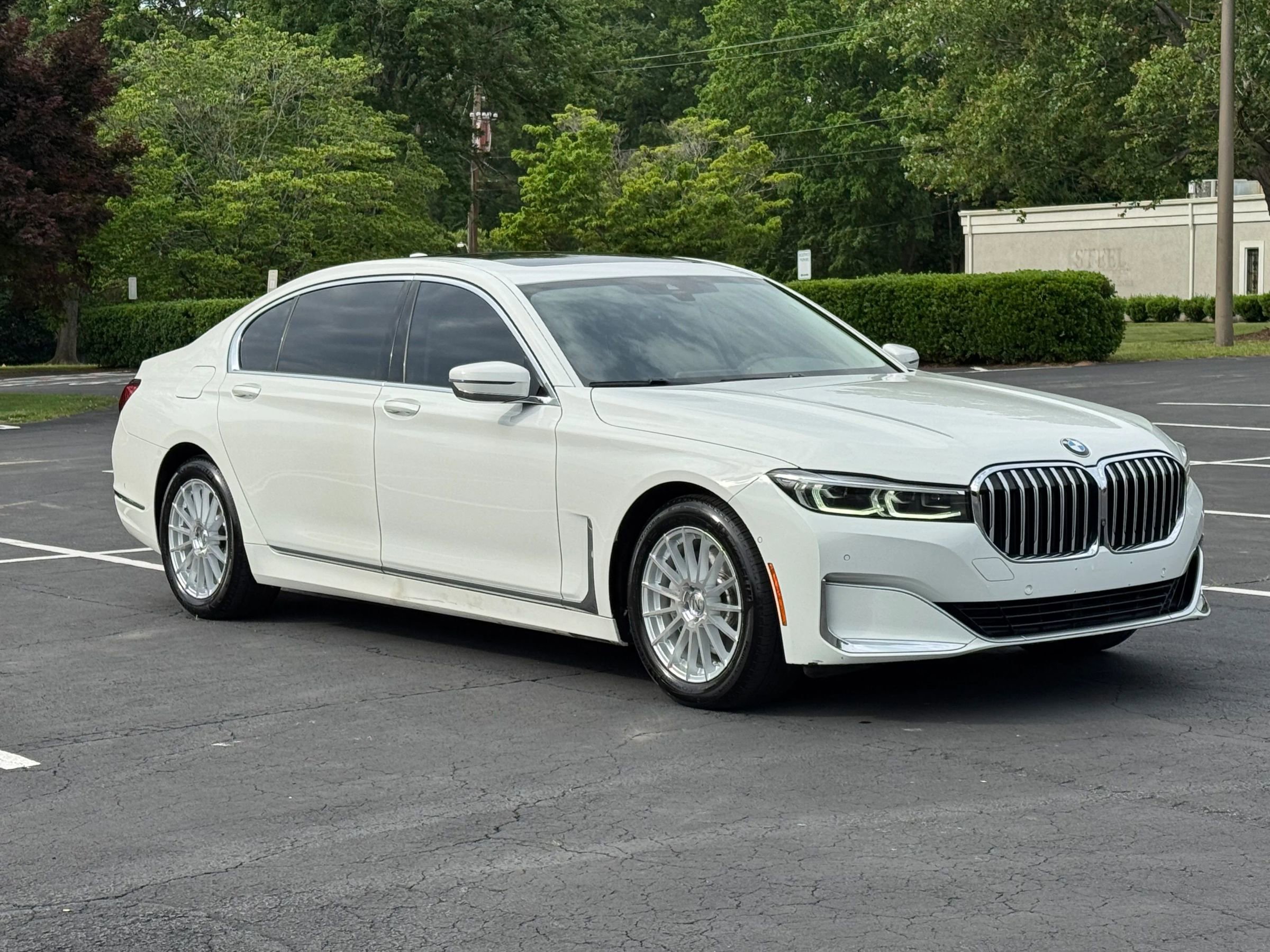 Used 2020 BMW 740i image 4