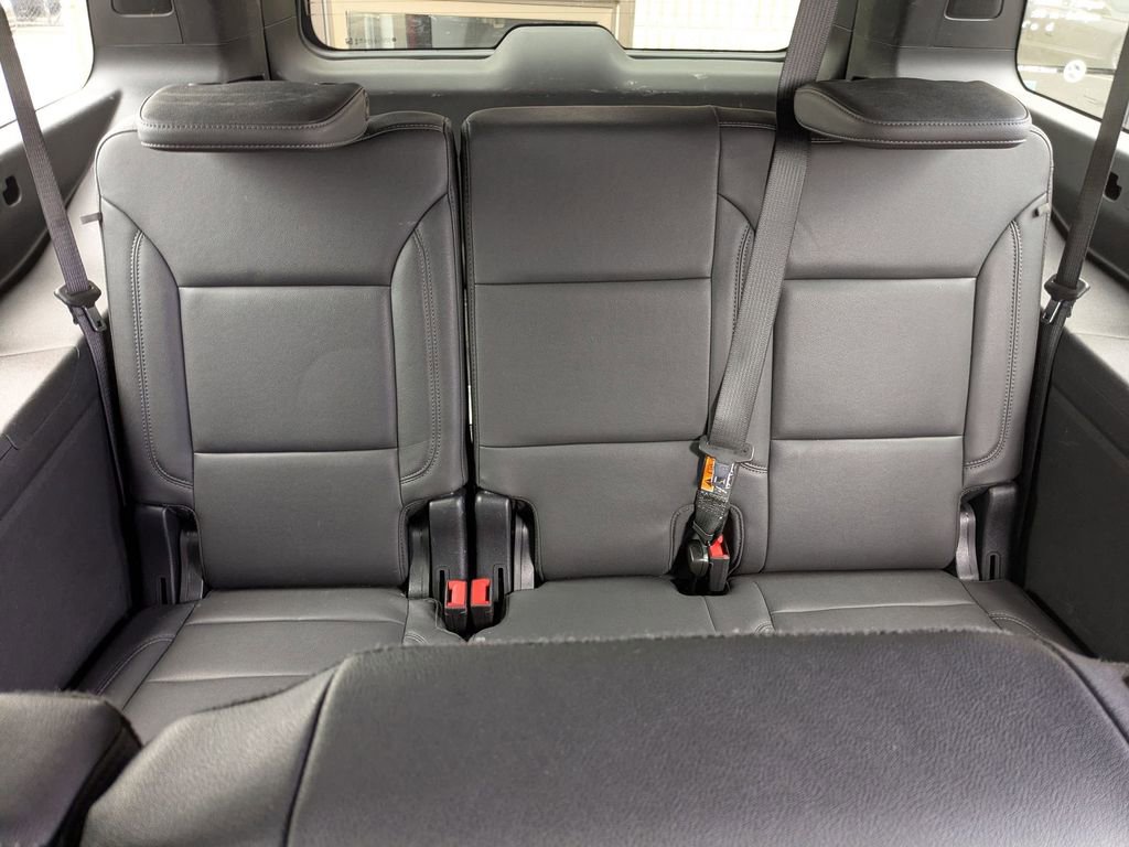 Used 2025 Chevrolet Suburban Z71 image 29