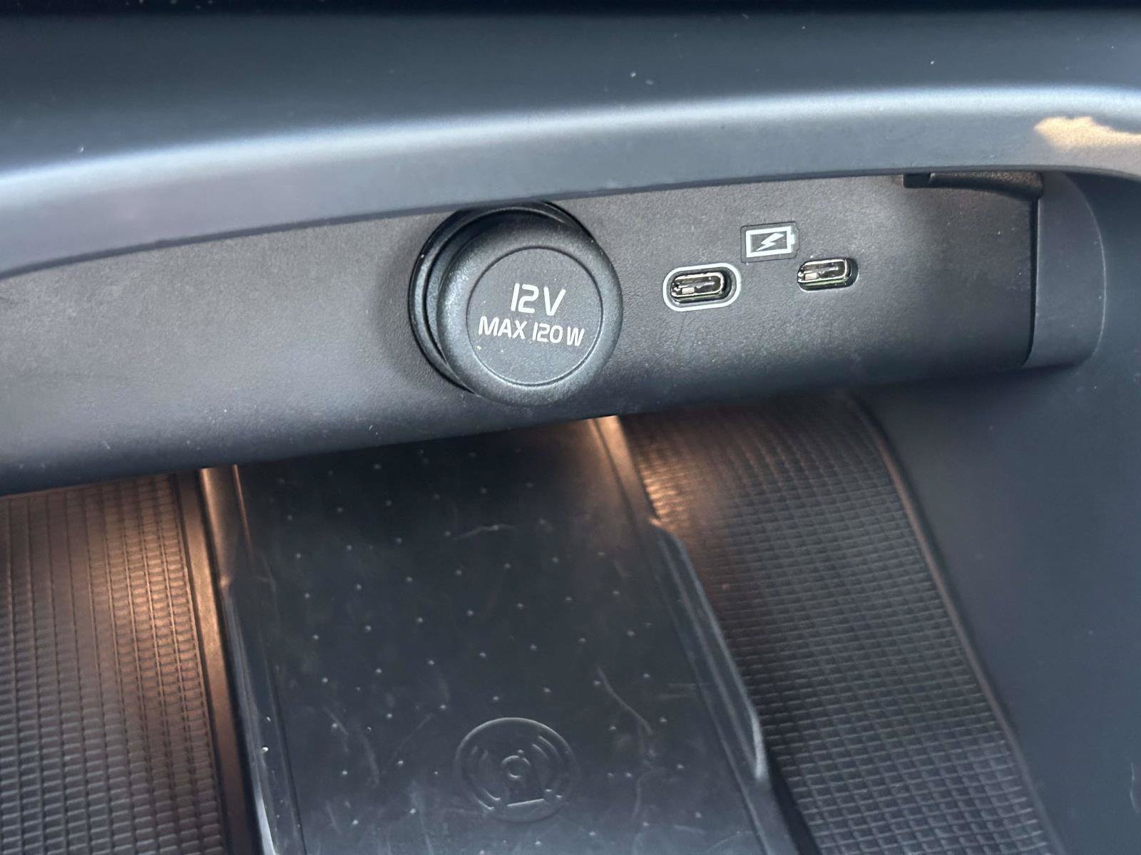 Certified 2023 Volvo XC40 B4 Ultimate FWD image 23