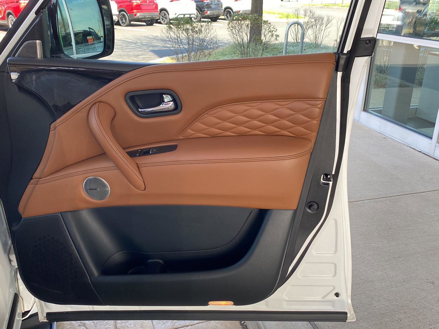 Used 2024 INFINITI QX80 Sensory image 32