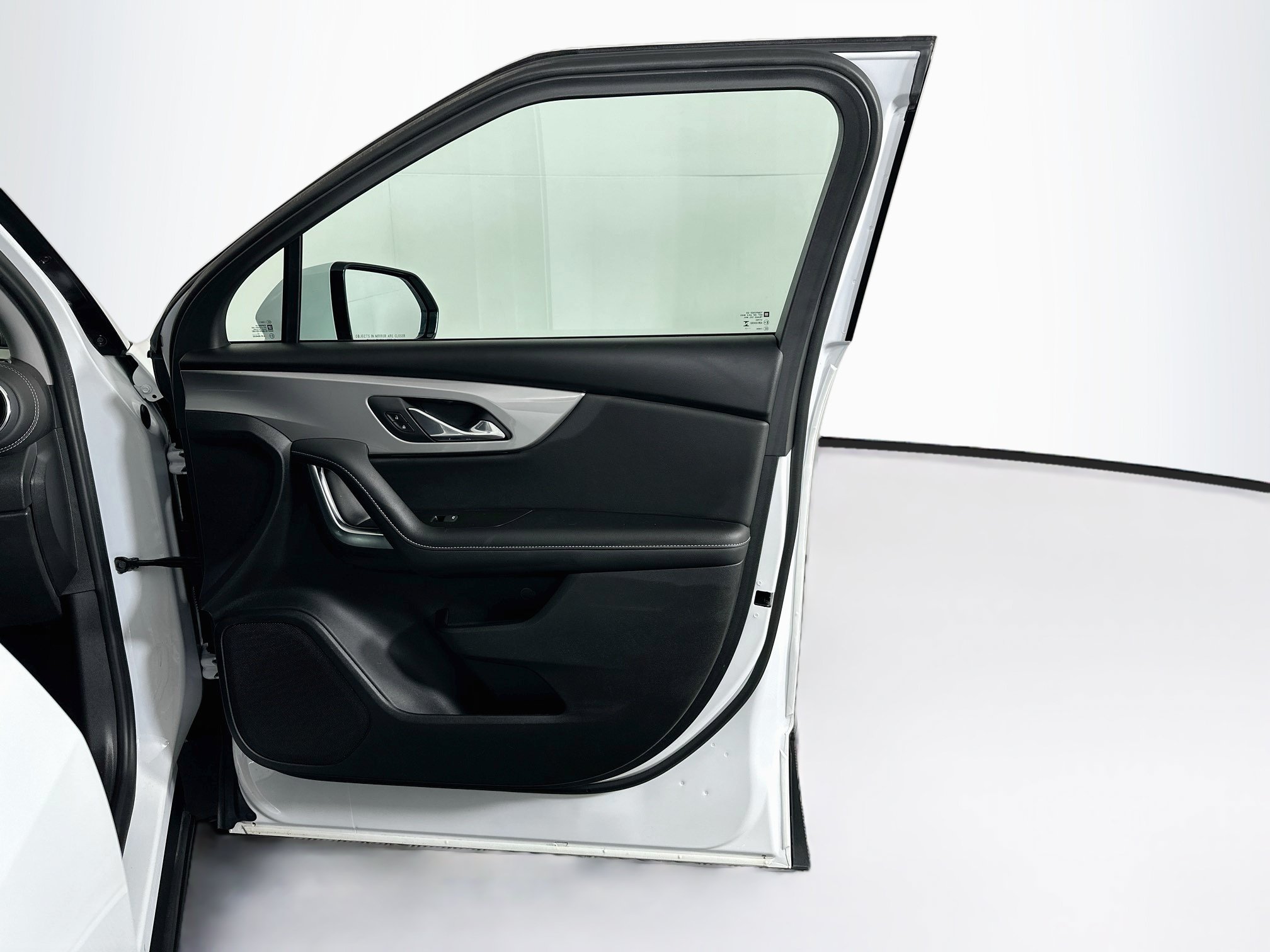 Used 2025 Chevrolet Blazer LT FWD image 30
