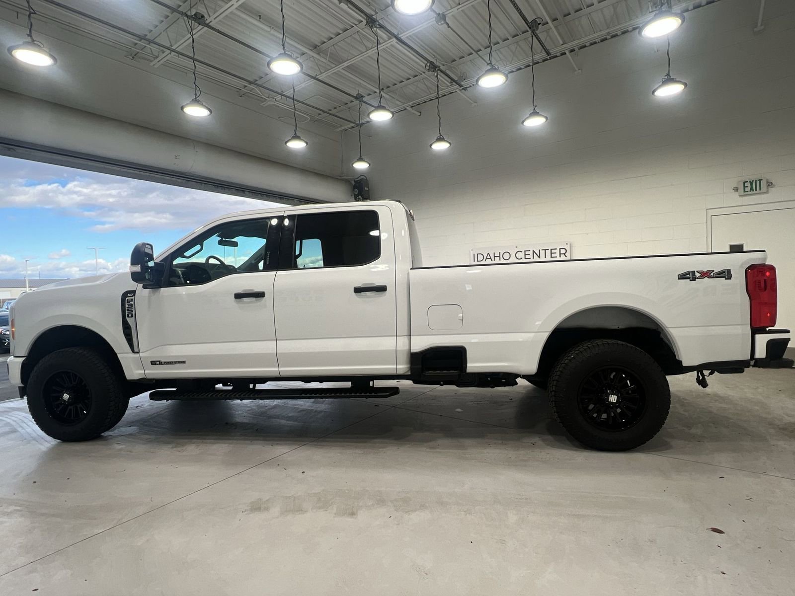 Used 2023 Ford F350 XLT image 5