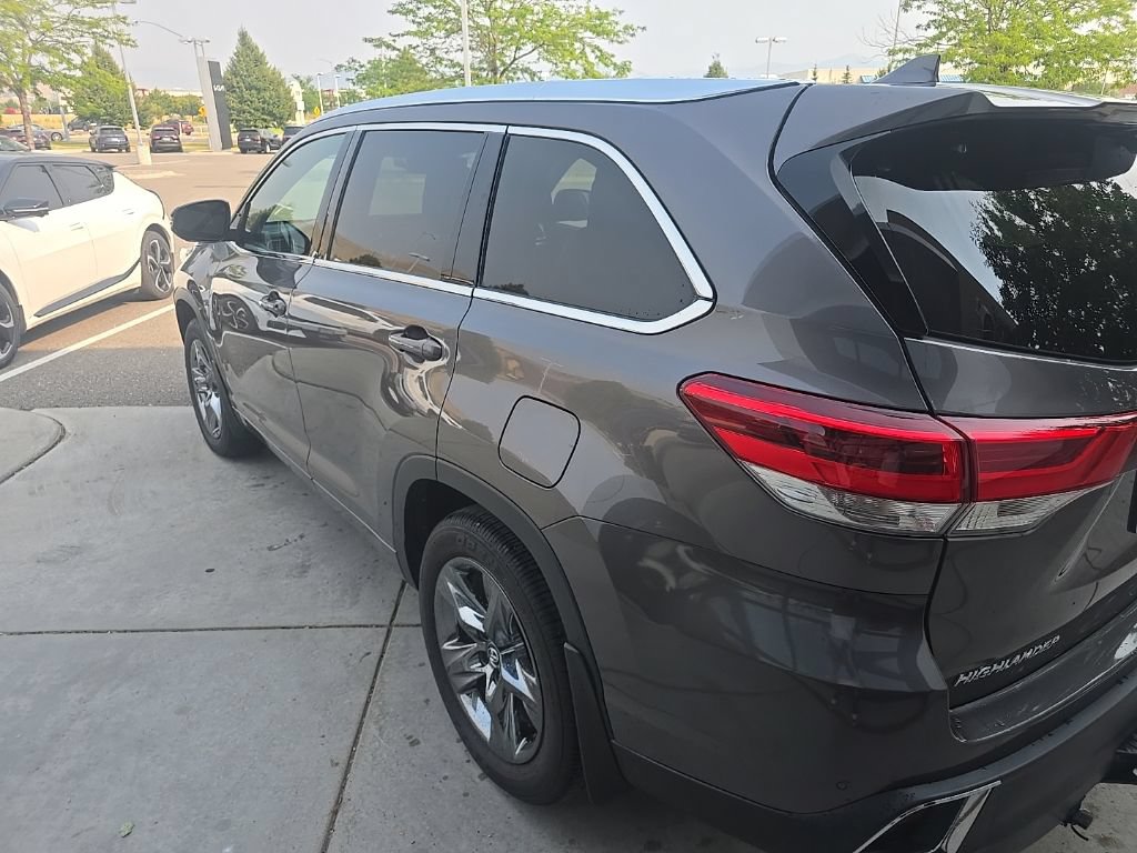 Used 2017 Toyota Highlander Limited Platinum AWD/4WD image 4