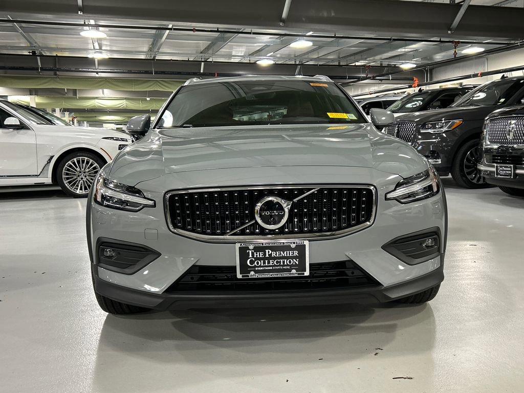 Used 2026 Volvo V60 B5 Cross Country Plus w/ Protection Package Premier AWD/4WD image 6
