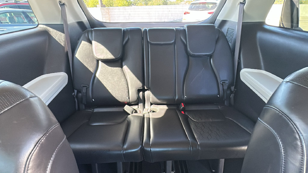 Used 2024 Kia Carnival LX FWD image 33