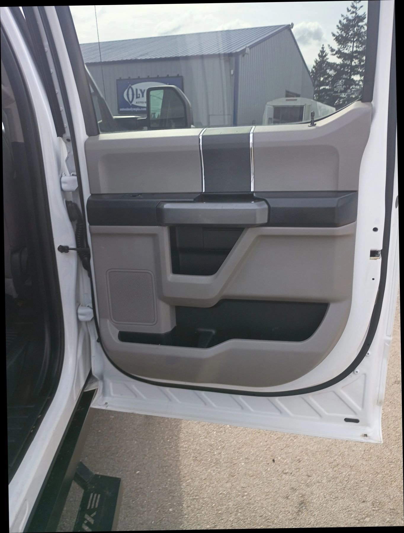 Used 2018 Ford F350 XLT w/ XLT Value Package AWD/4WD image 9
