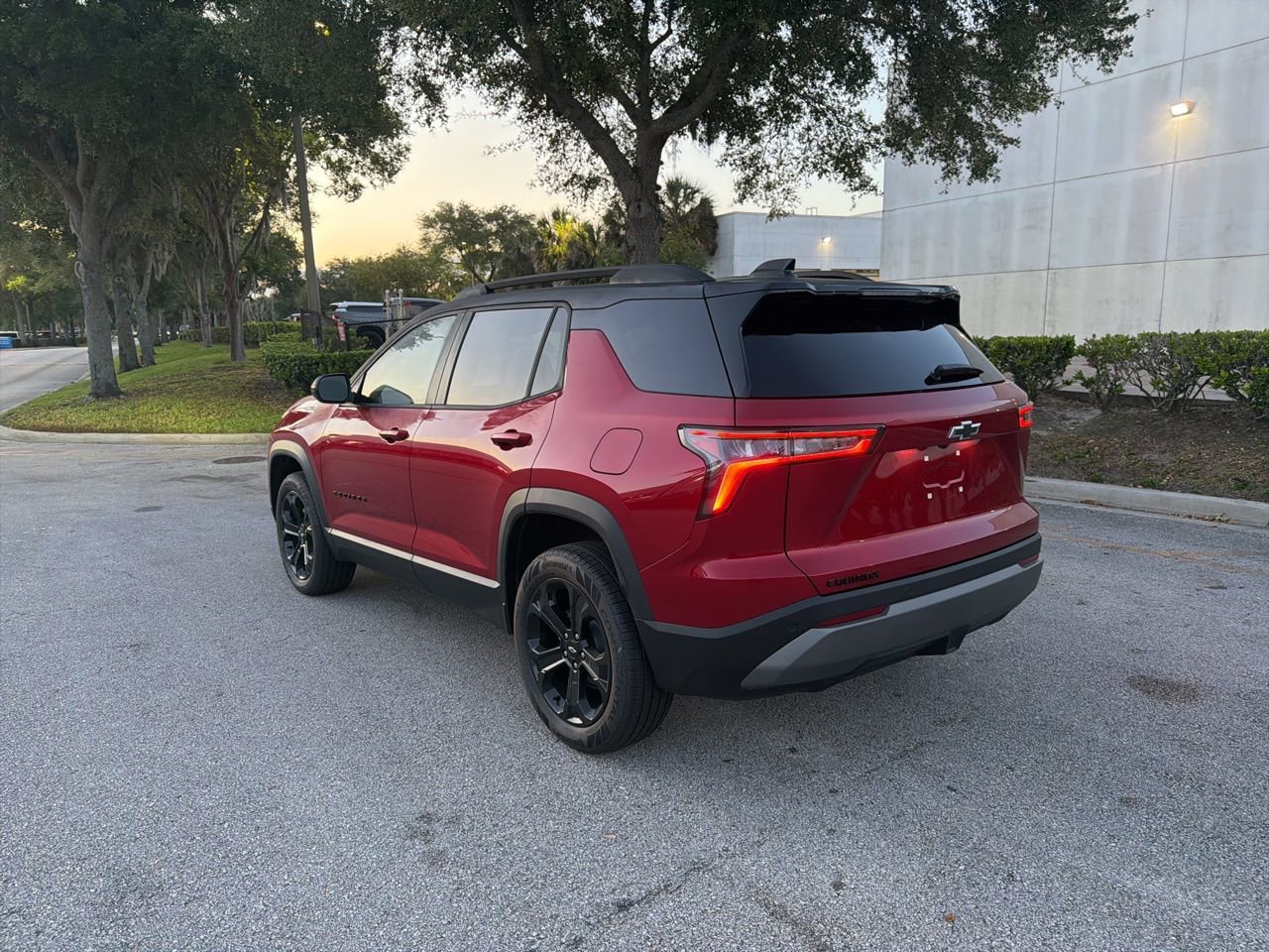 Used 2026 Chevrolet Equinox LT w/ Midnight Edition FWD image 3
