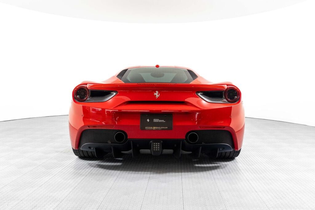 Used 2017 Ferrari 488 GTB RWD image 7
