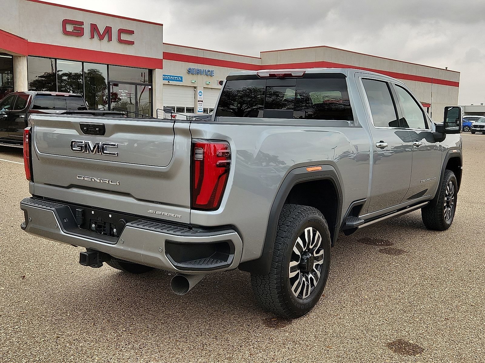 Used 2025 GMC Sierra 2500 Denali Ultimate image 4