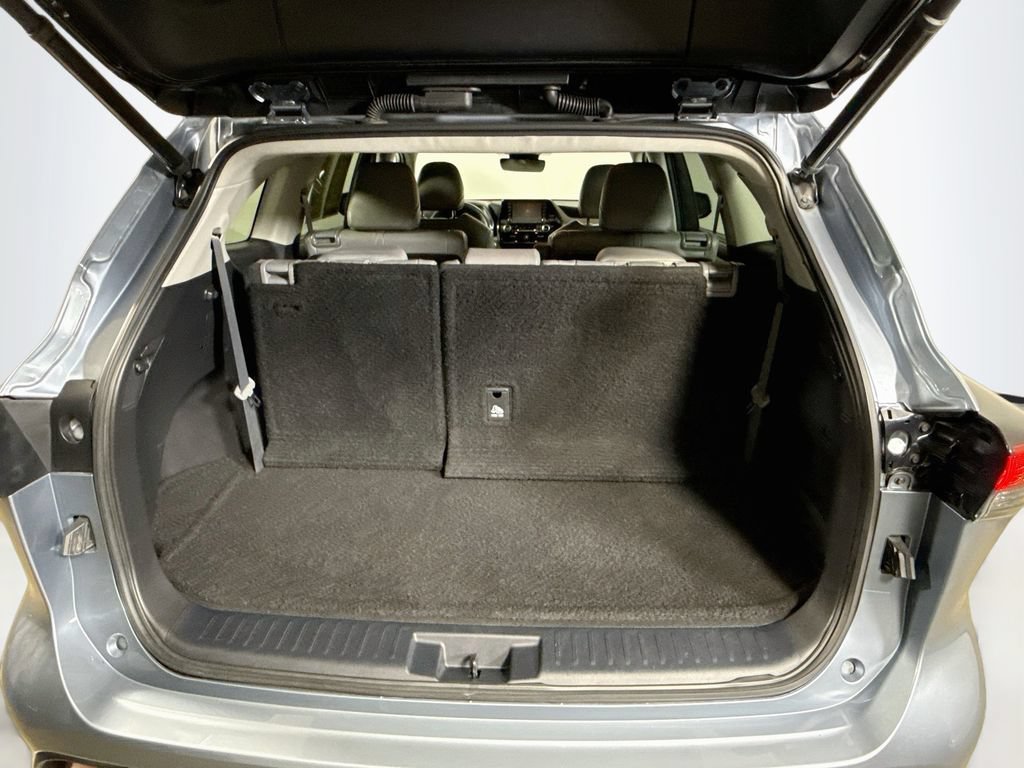 Used 2022 Toyota Highlander XLE FWD image 24
