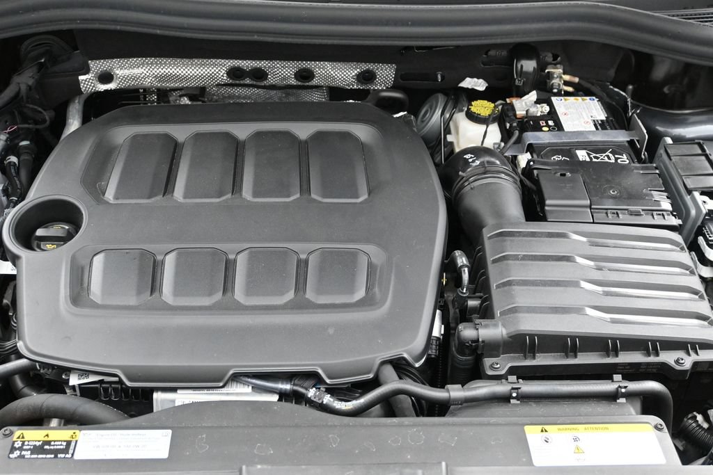 Used 2025 Volkswagen Tiguan SE R-Line AWD/4WD image 36