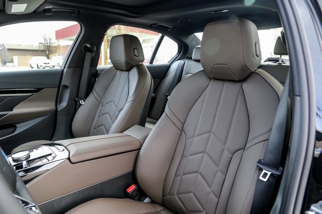 Used 2026 BMW 530i xDrive 530i xDrive w/ M Sport Package image 19