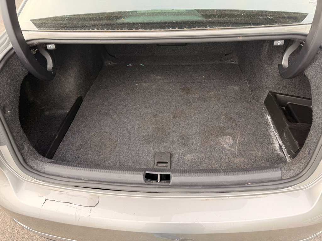 Used 2014 Volkswagen Passat TDI SEL Premium FWD image 9