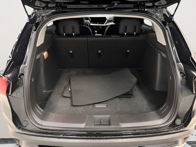 Certified 2025 Chevrolet Trax LT w/ LT Convenience Package FWD image 28