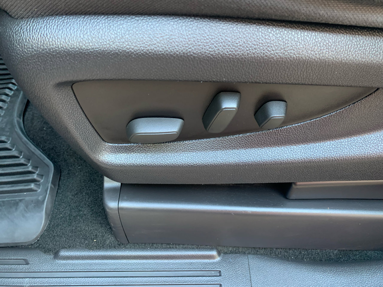 Used 2014 Chevrolet Silverado 1500 LT w/ LT Convenience Package image 25