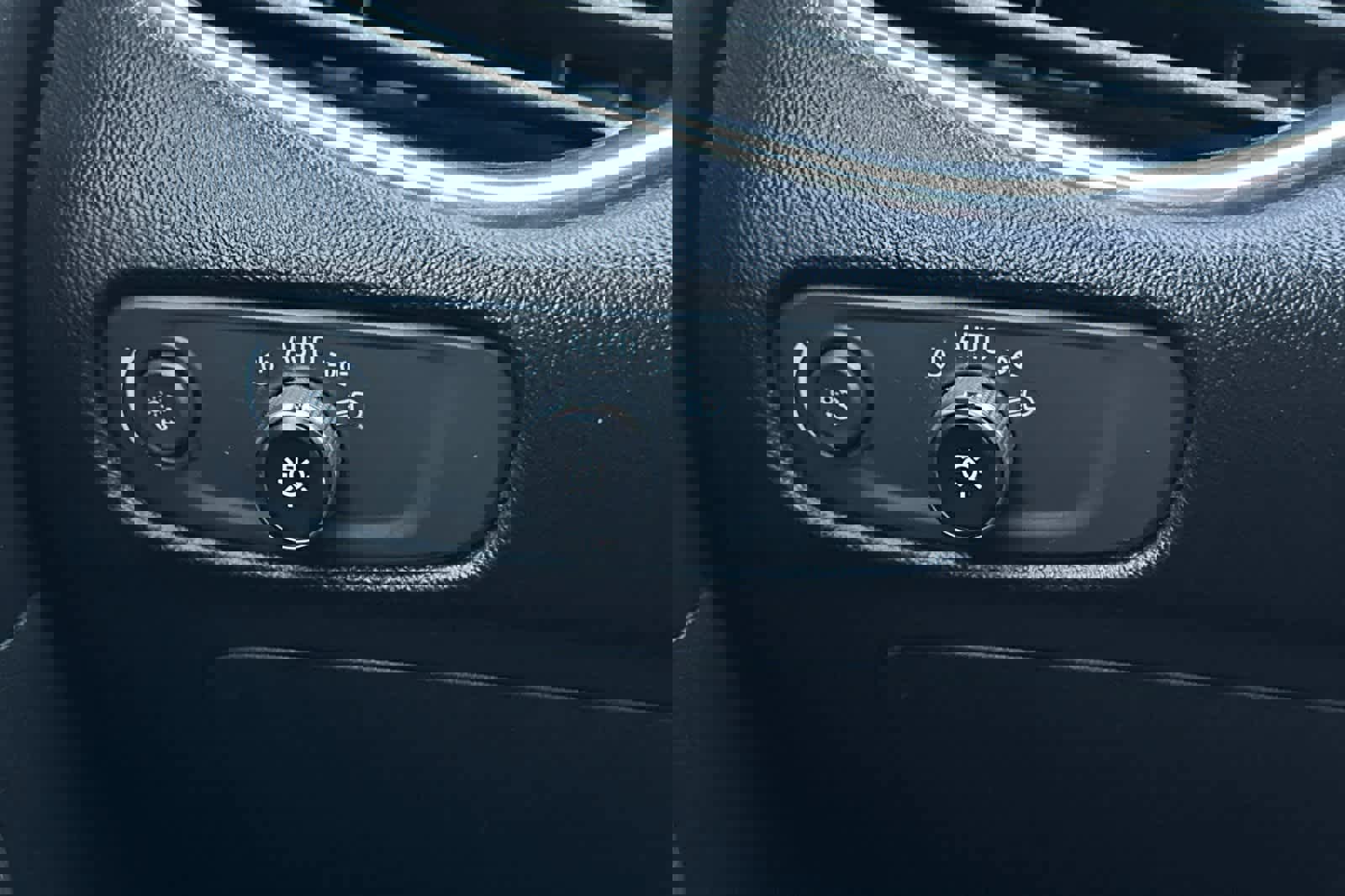 Used 2017 Chevrolet Malibu LT image 31