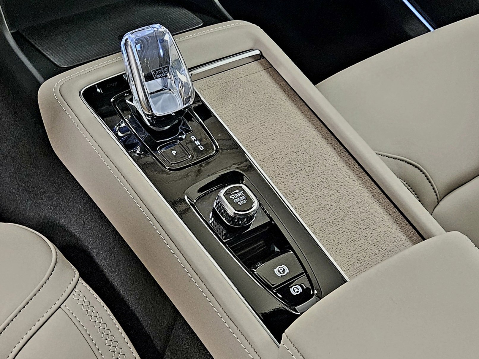 New 2026 Volvo XC90 T8 Plus w/ Protection Package Premier image 46