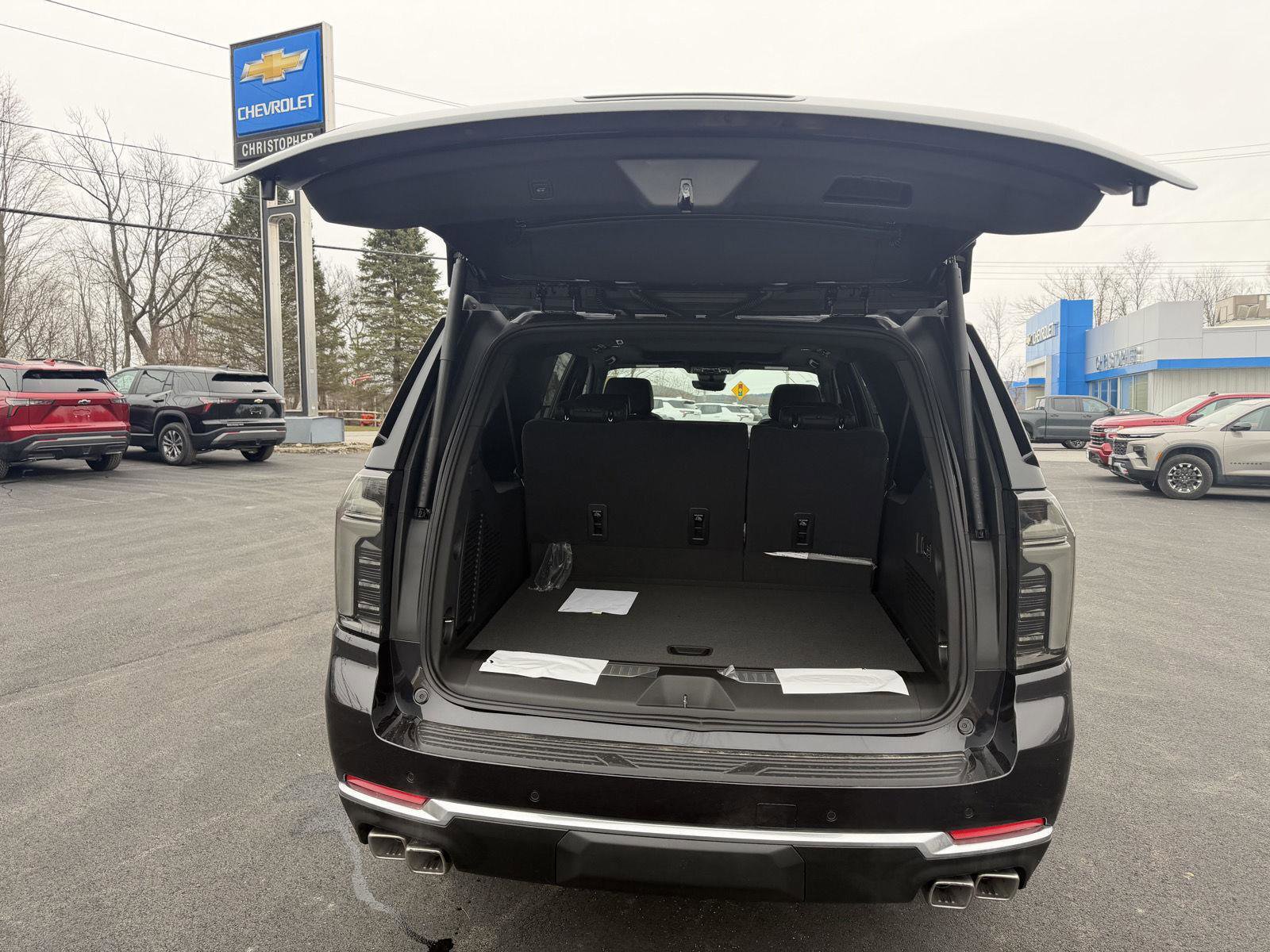 New 2026 Chevrolet Suburban High Country image 13