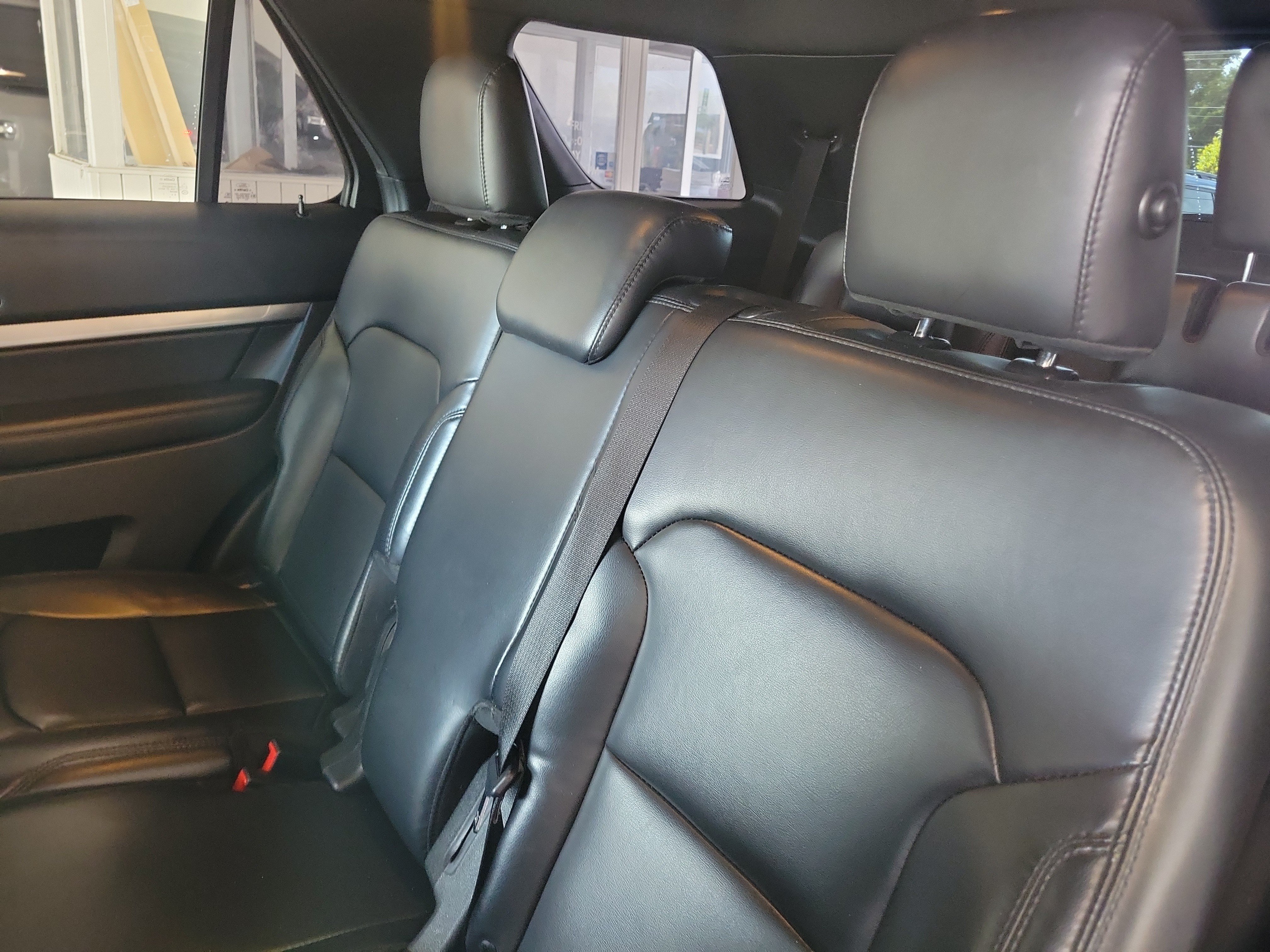 Used 2019 Ford Explorer XLT w/ Equipment Group 202A FWD image 14