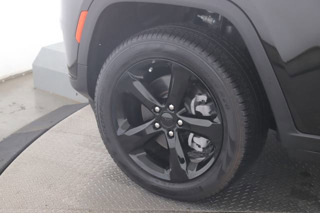 Used 2025 Jeep Grand Cherokee L Limited w/ Black Appearance Package image 13