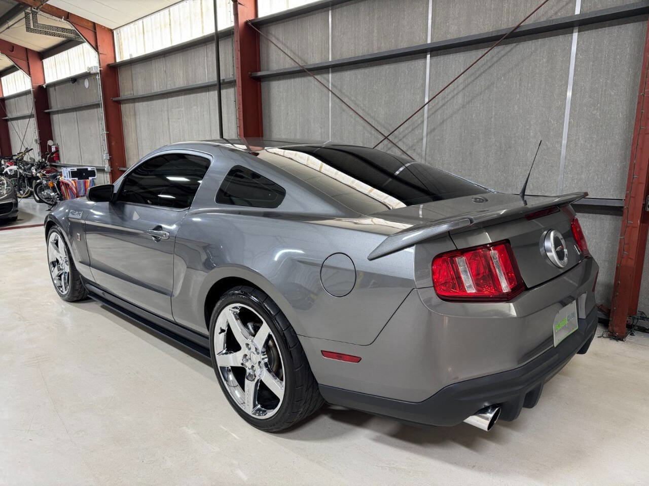 Used 2010 Ford Mustang GT Premium image 9