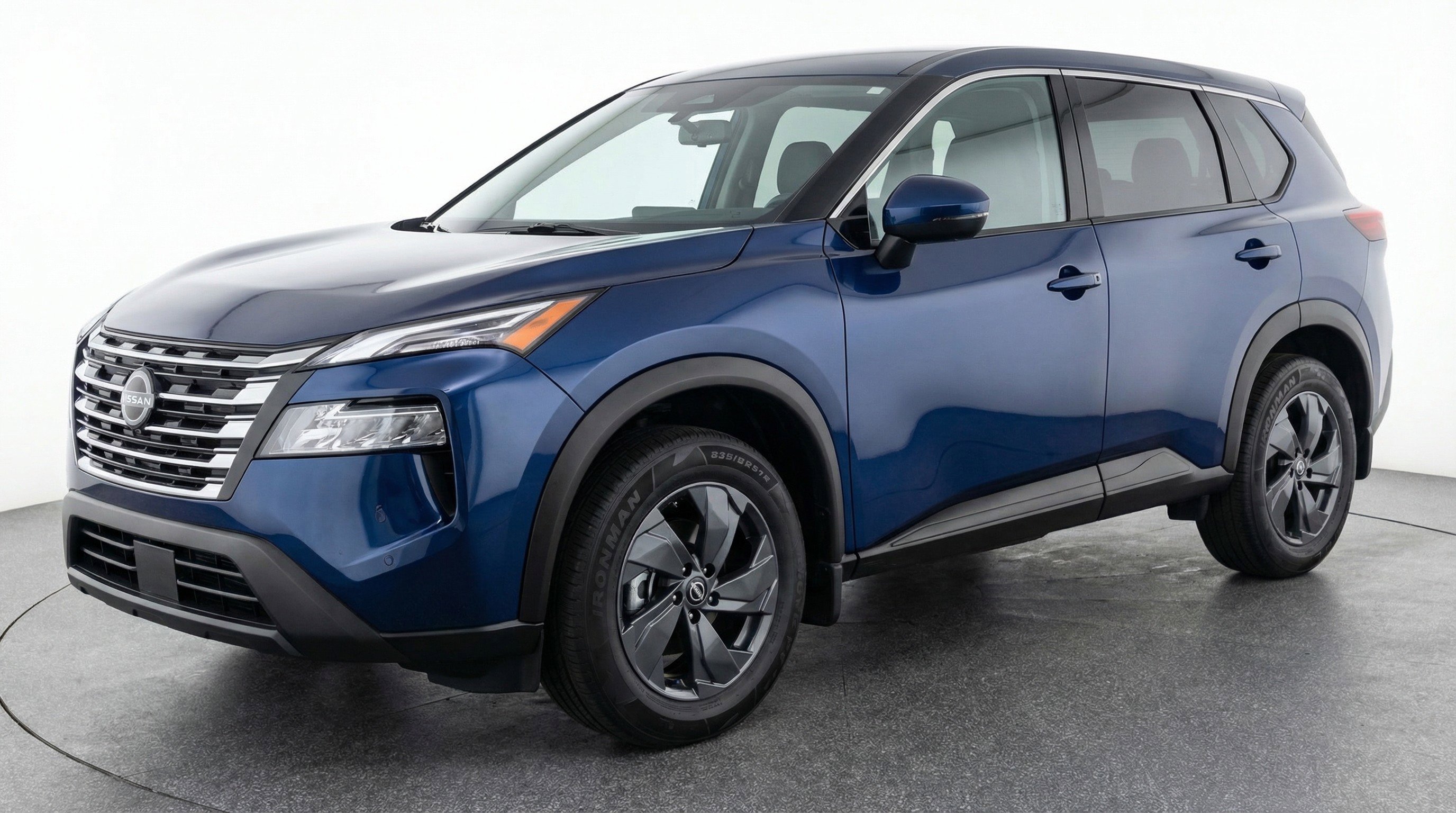 Used 2025 Nissan Rogue SV image 3