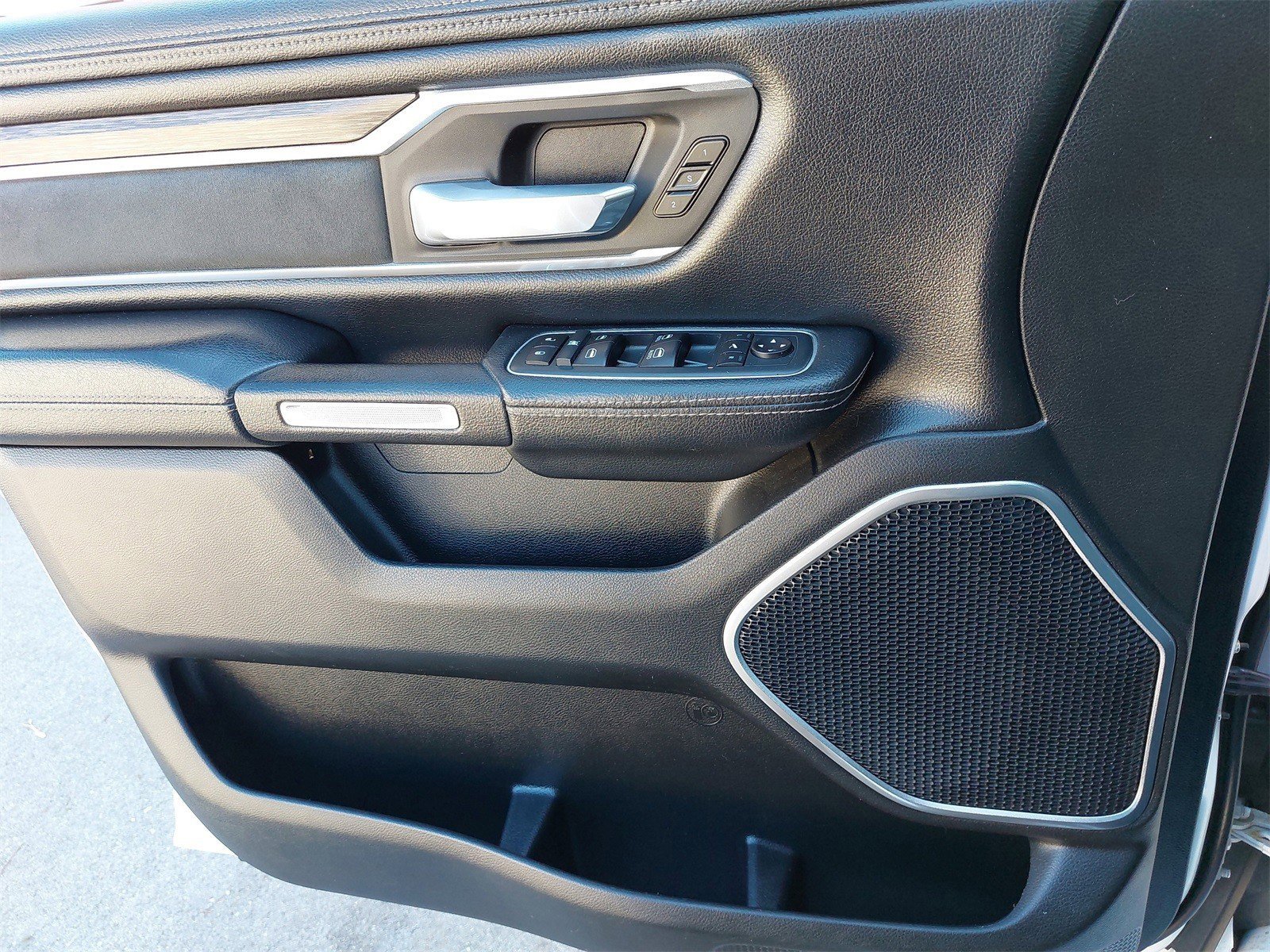 Used 2020 RAM 1500 Laramie image 33