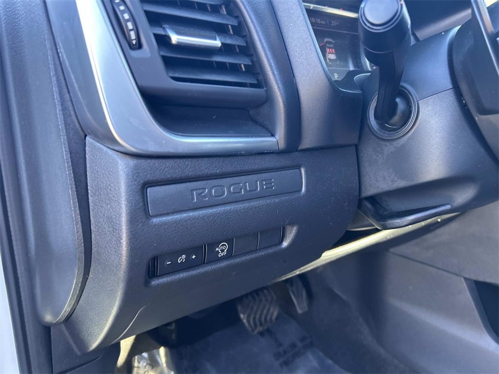 Used 2023 Nissan Rogue S image 19