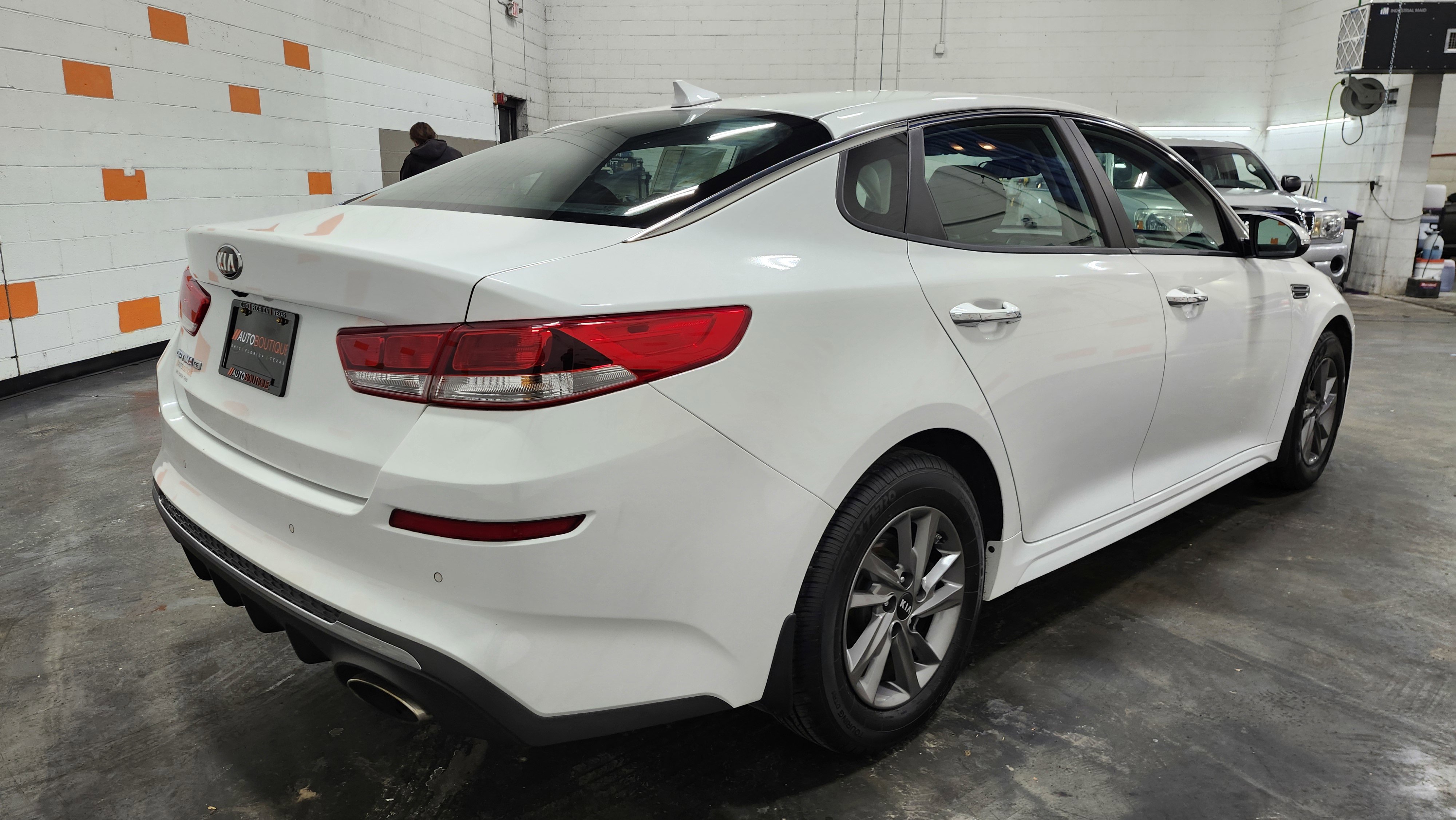 Used 2020 Kia Optima LX image 16