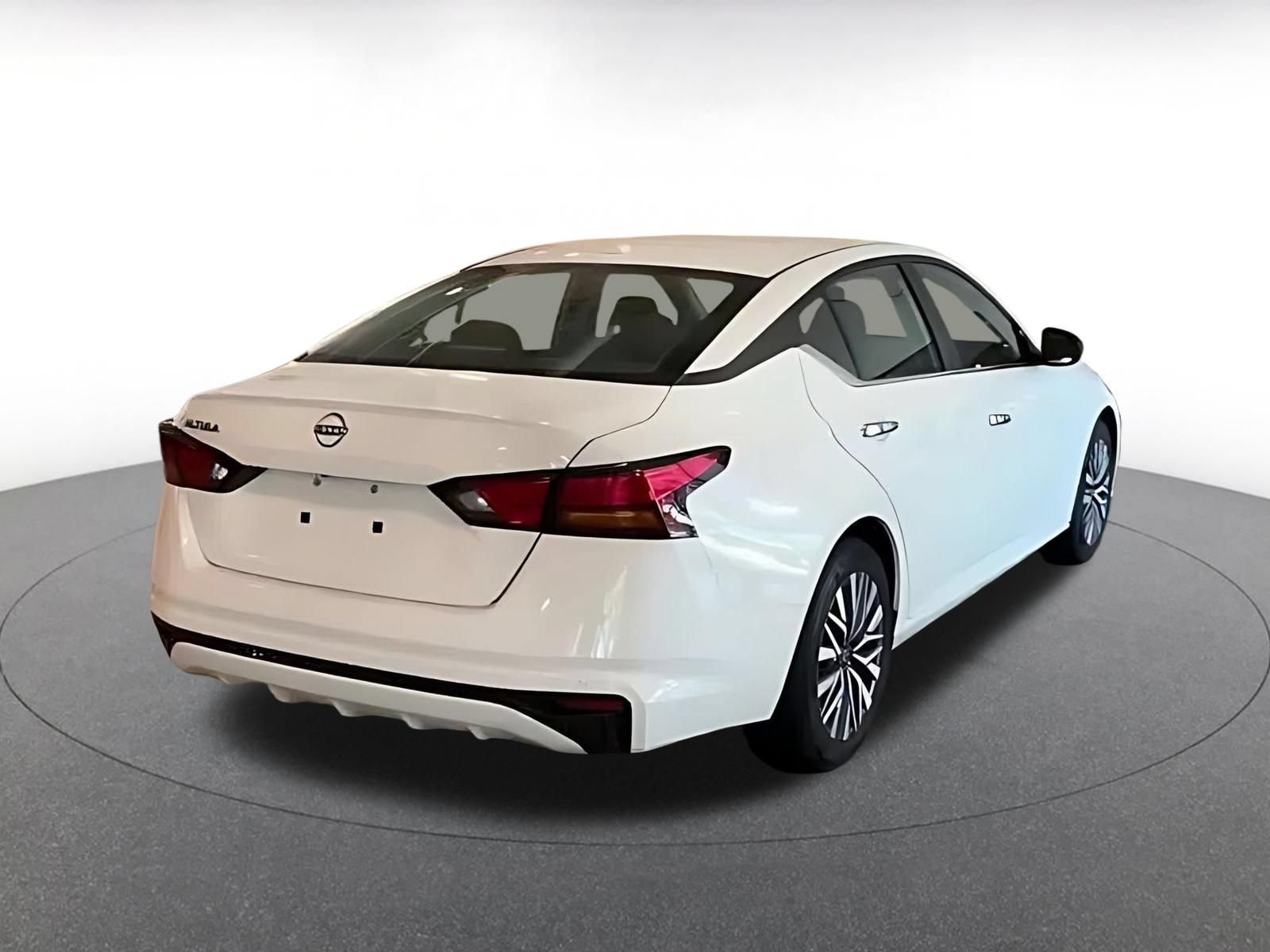 Used 2025 Nissan Altima 2.5 SV FWD image 7