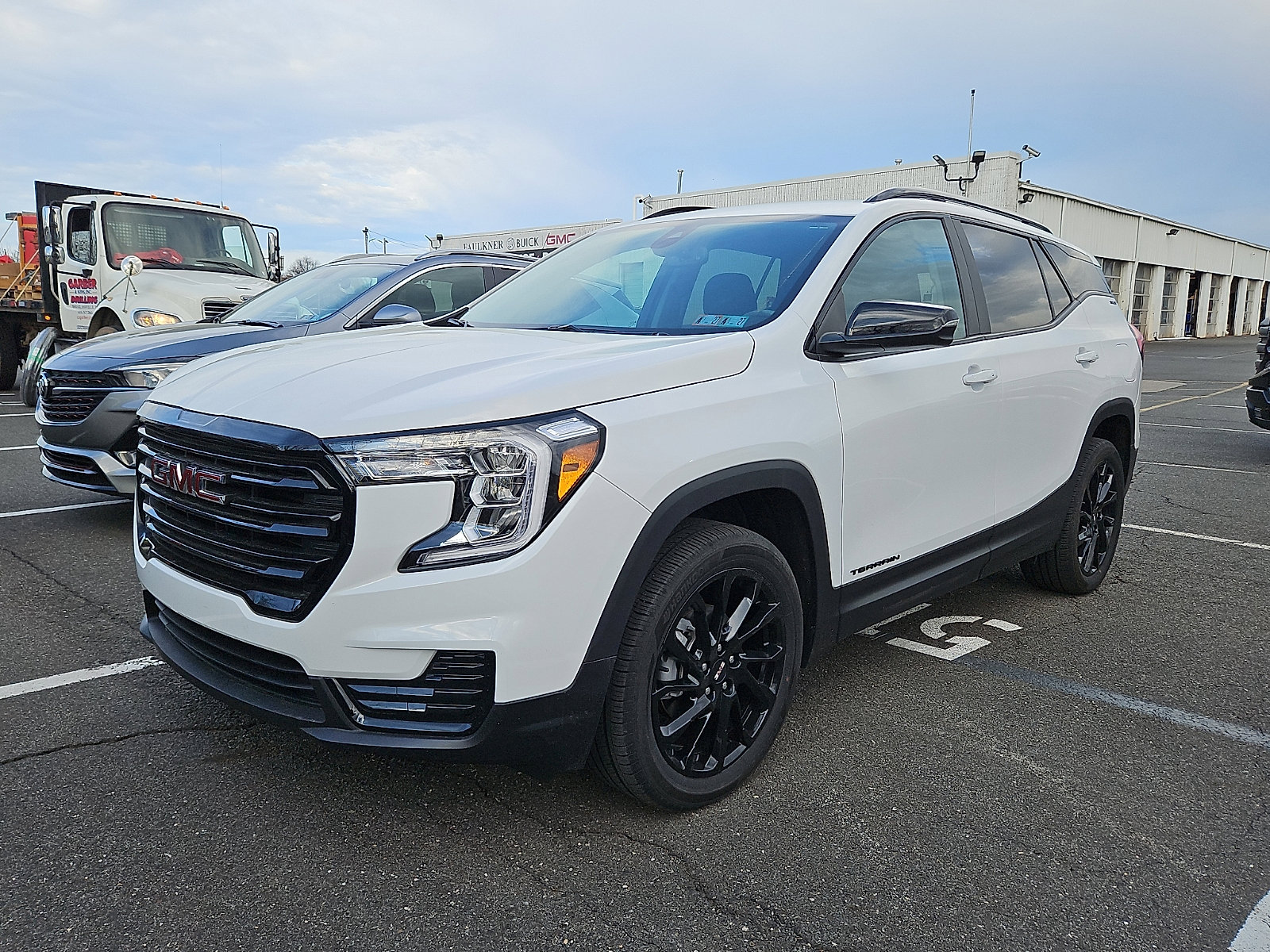 Certified 2023 GMC Terrain SLE w/ Driver Convenience Package image 4