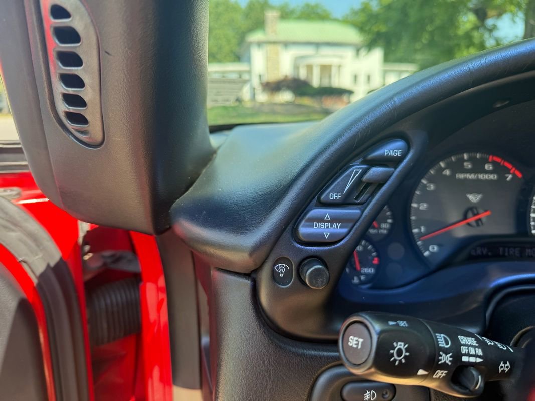 Used 2000 Chevrolet Corvette Convertible w/ Performance Handling Pkg image 23