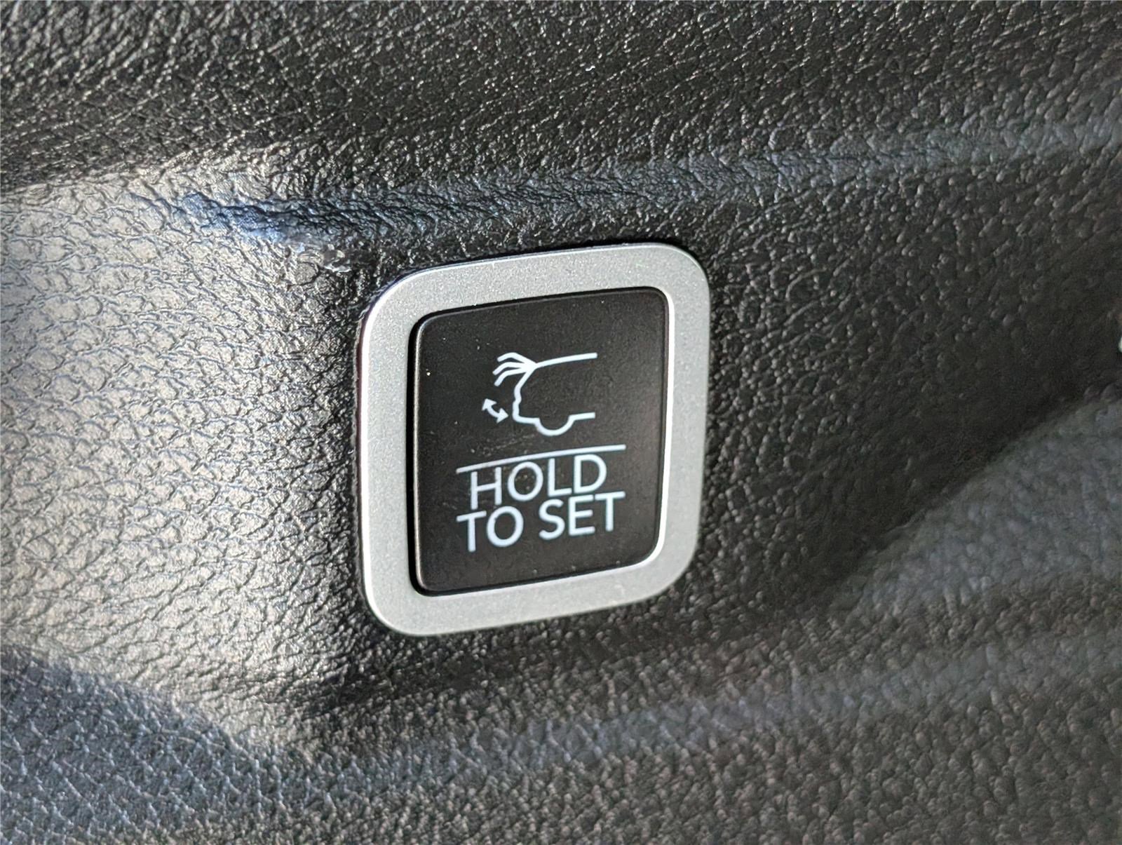 Used 2023 Jeep Grand Cherokee L Limited AWD/4WD image 15