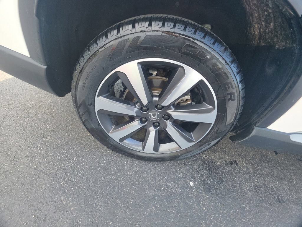 Certified 2025 Honda Pilot Touring image 11