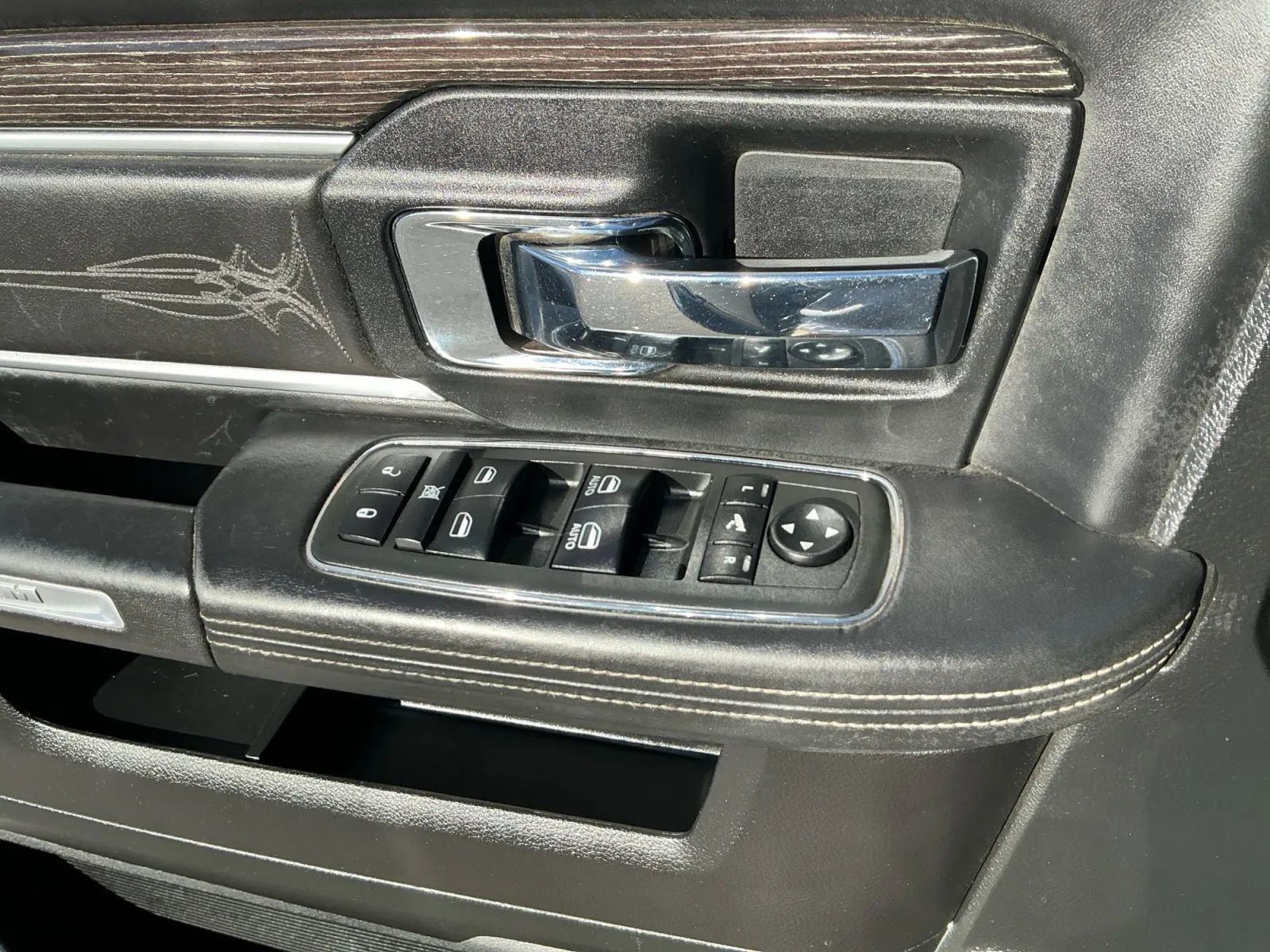 Used 2014 RAM 1500 Limited image 9