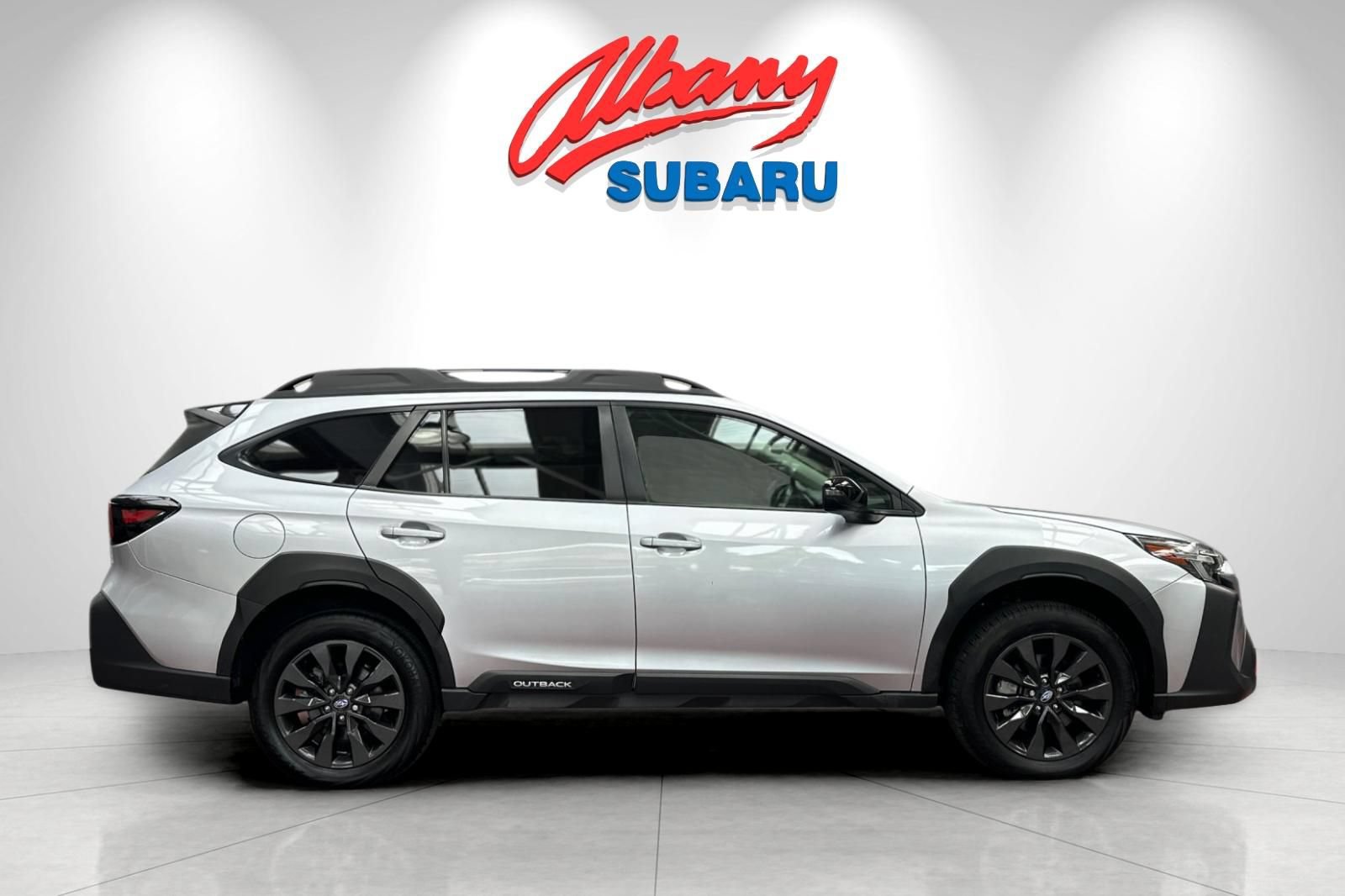 Used 2025 Subaru Outback Onyx Edition AWD/4WD image 3