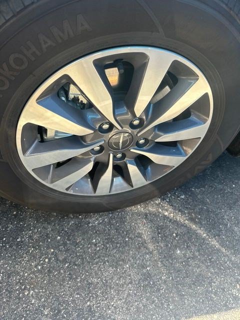 Used 2025 Chrysler Pacifica Select FWD image 2
