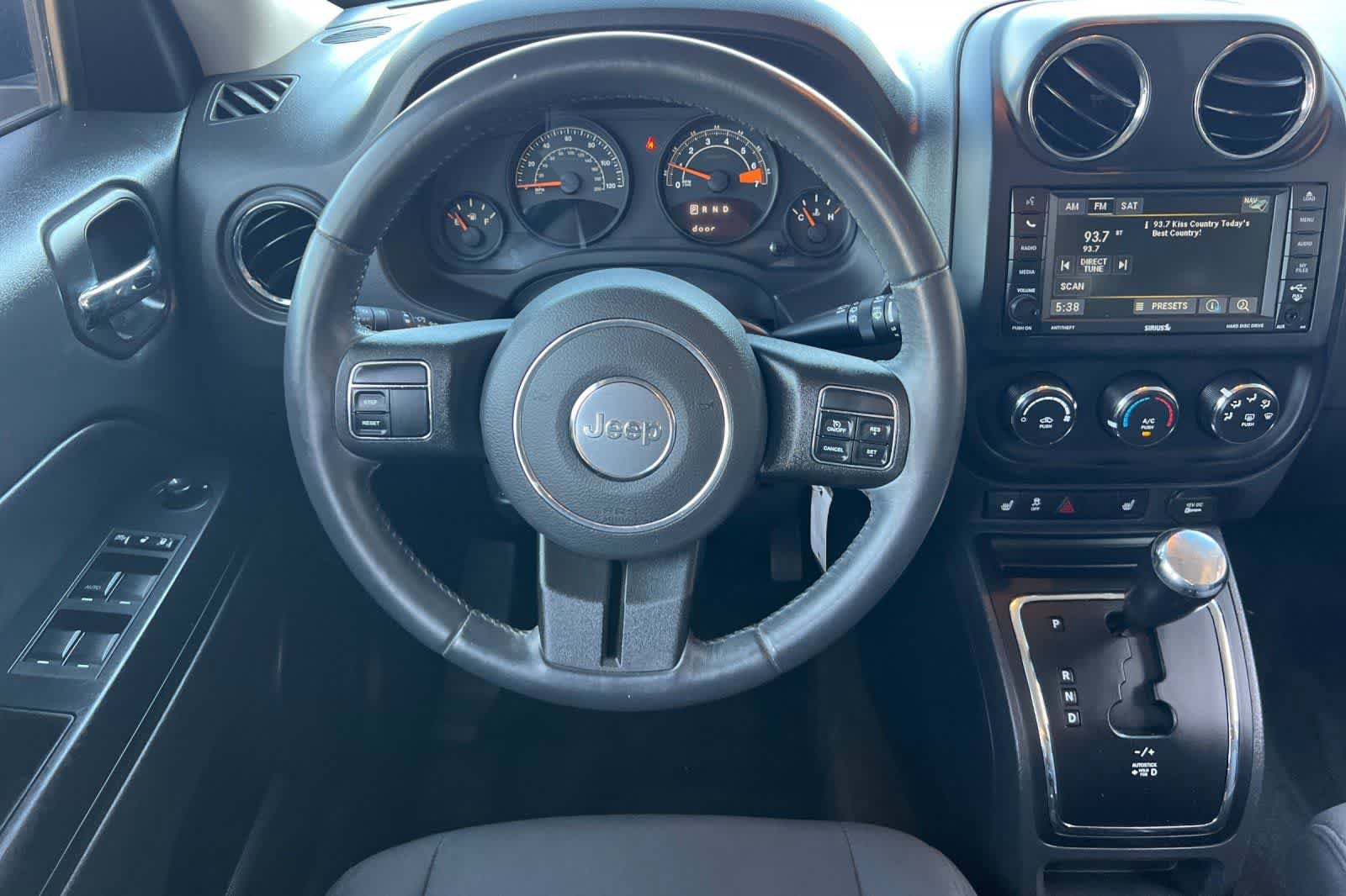 Used 2016 Jeep Patriot Latitude FWD image 16